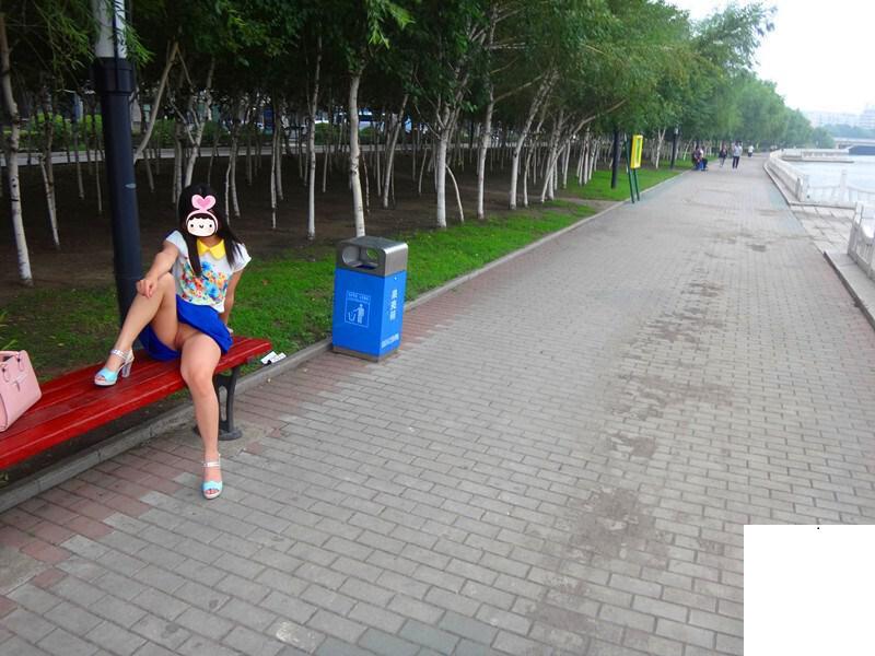 周游世界的露出人妻-之一 (95P)