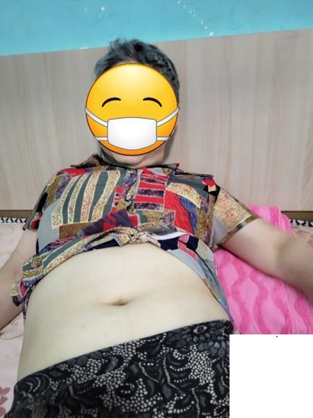 大嬸白肉獻身 (10P)