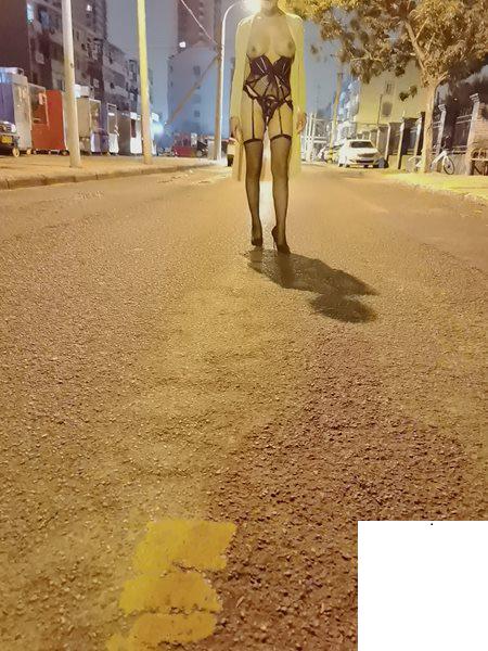 小姐 別擋路 (11P)