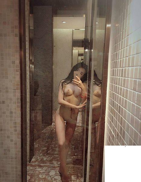 小騷貨在家自拍勾引 (10P)