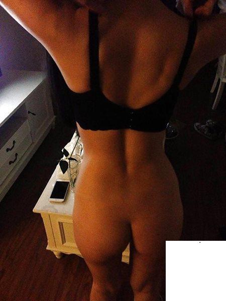 內射這個騷貨 (13P)