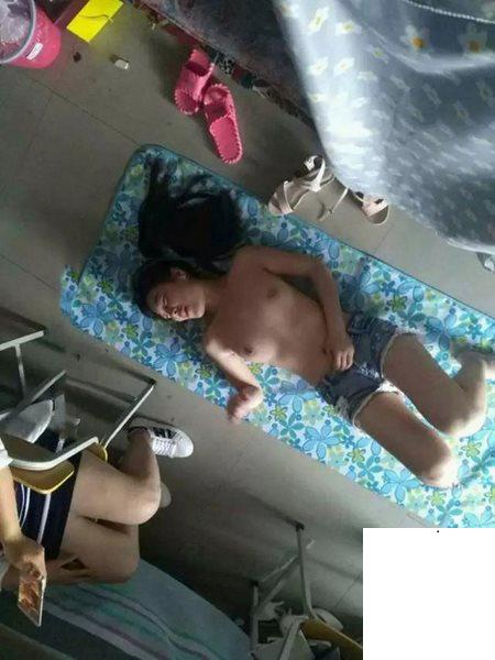 大學寢室拍攝 妹子們真開放 (15P)