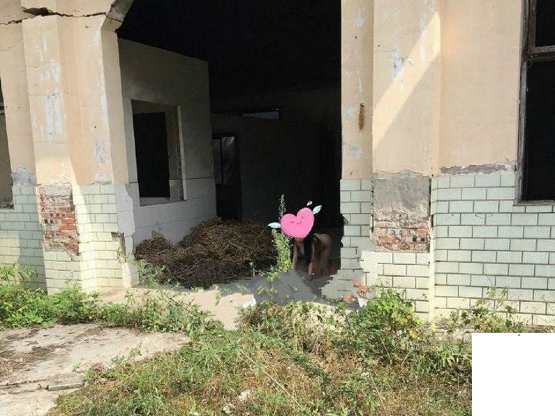 大奶人妻野外露出 (14P)