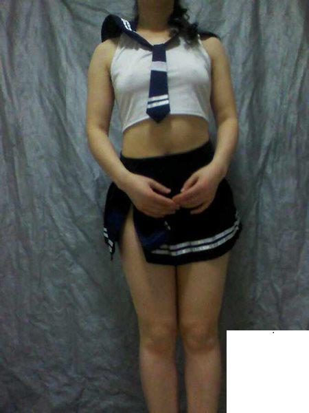 女友穿水手服在鏡頭前搔首弄姿 (11P)