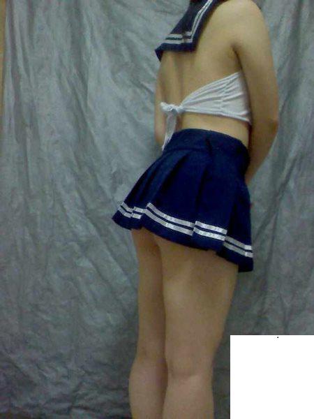 女友穿水手服在鏡頭前搔首弄姿 (11P)