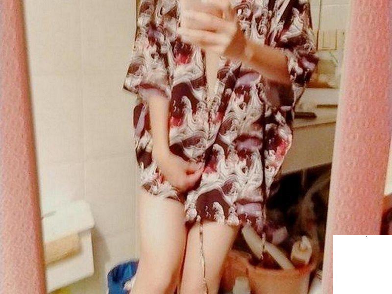 人家撅著小屁屁小逼逼一條縫哥哥叔叔們想不想舔 (13P)