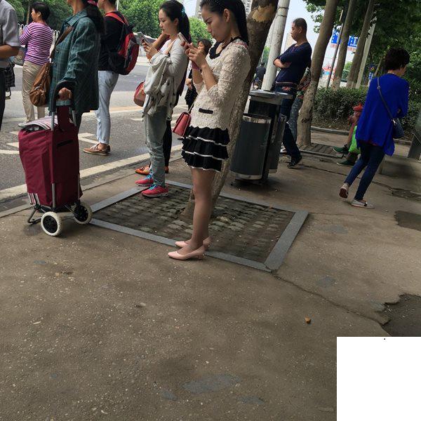 約炮羞澀豐滿騷婦 (16P)