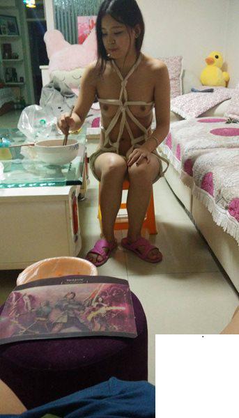 在家吃飯都要捆綁隨時保持被虐的狀態 (18P)