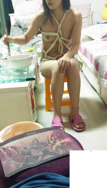 在家吃飯都要捆綁隨時保持被虐的狀態 (18P)