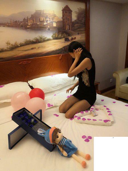 女朋友生日淫蕩自拍 (18P)