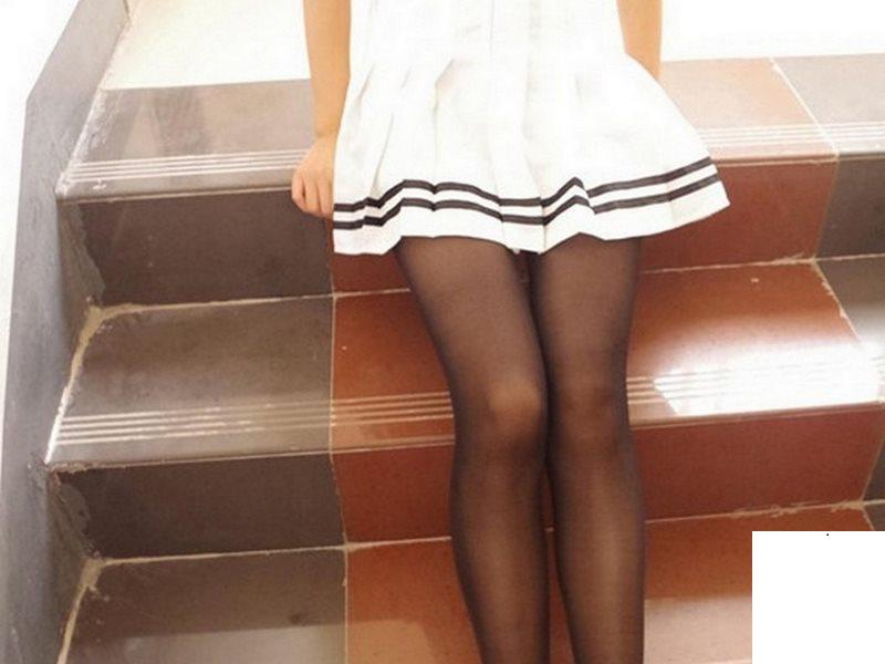 妹子張開腿 等哥哥來插 (10P)