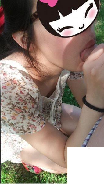 在公園草坪給我口的小女朋 (15P)