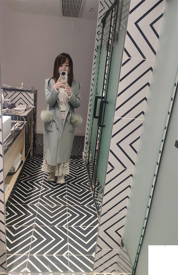 好大哥給嫂子買這大衣蠻好看的 (13P)