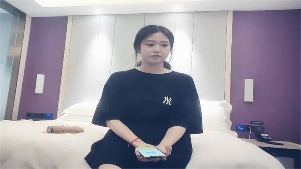 极品寻花长相文静马尾辫妹子特写深喉硬了直接抱起来操