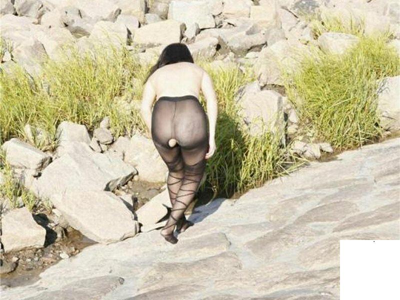 天氣晴朗 騷婦江堤露出 (17P)