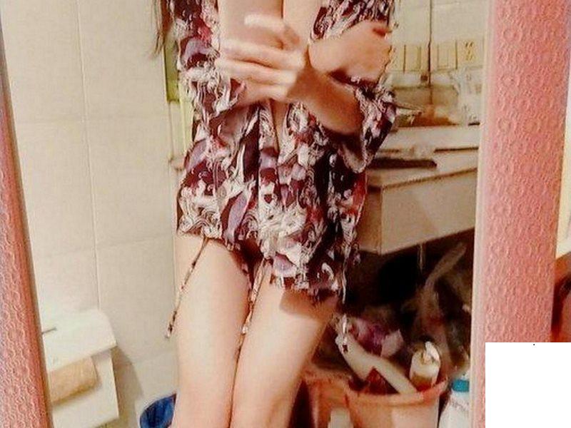 撅著小屁屁 哥哥叔叔們不許操只許舔 (13P)