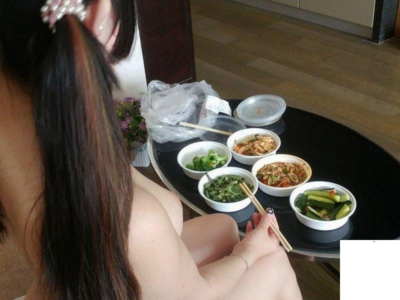 小女友穿上情趣裝來我家誘惑我 (11P)