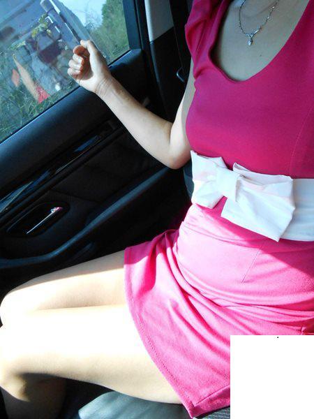 女網友在車上露乳挑逗 好危險唷! (15P)