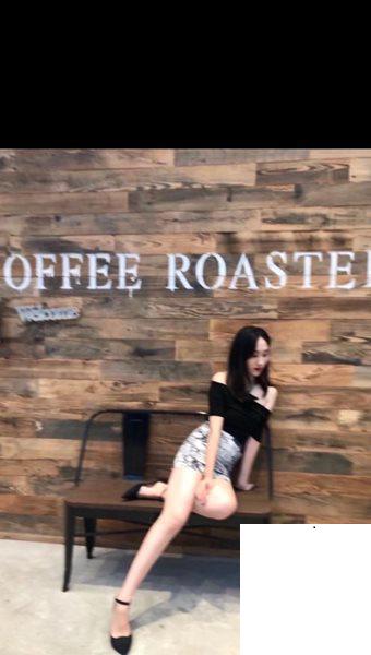 享受超高顔值女友的口活，感覺就是不一樣 (24P)