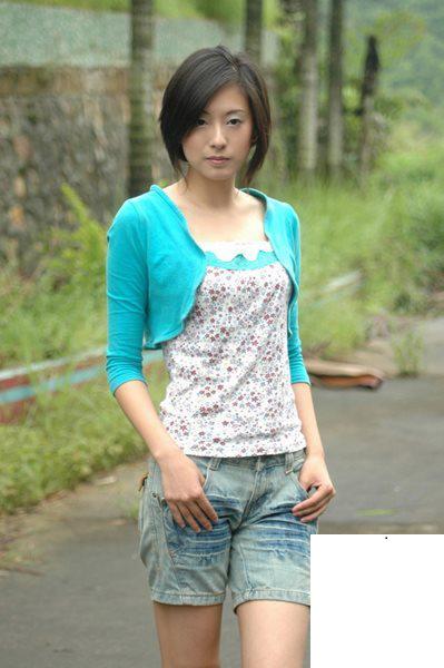 陸妹校園自拍 (17P)