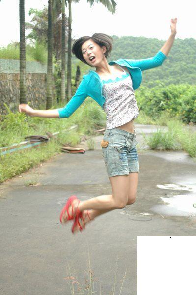 陸妹校園自拍 (17P)