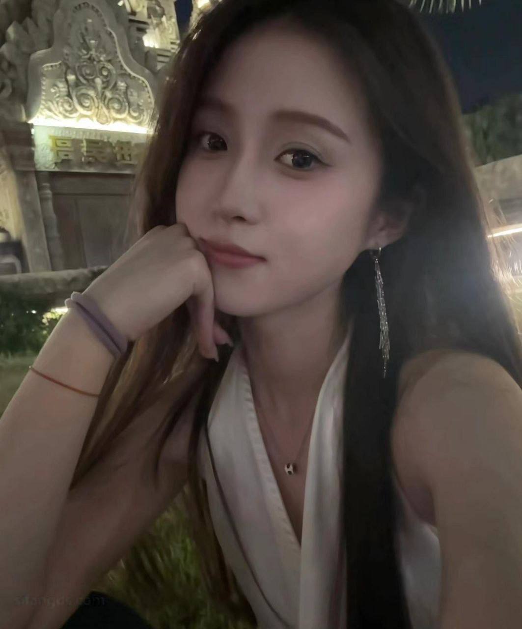 哈尔滨校花宋婷高颜值肥臀骚母狗被金主包养酒店各种玩弄爆操骚逼视频曝光