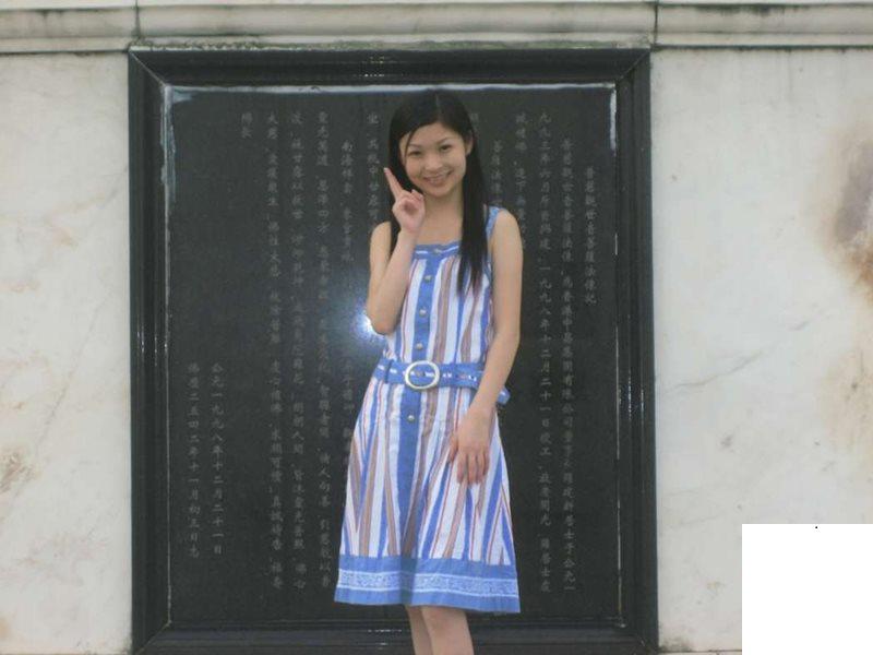 超漂亮小人妻露出 (19P)