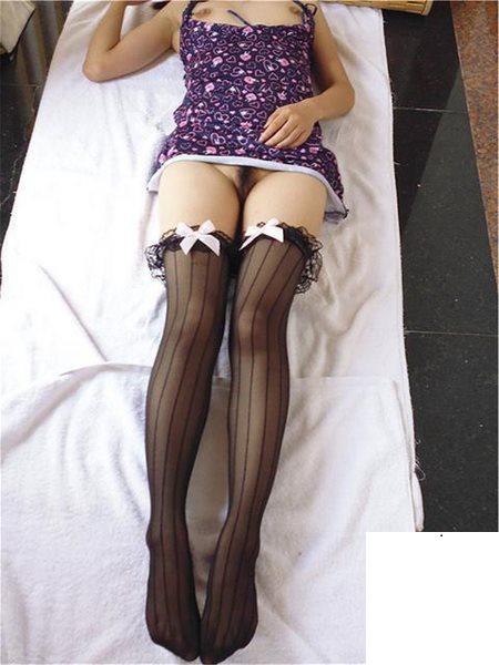 絲襪美腿值得一玩