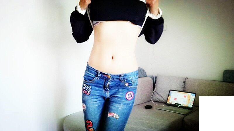 D奶妹子誘惑哥哥們 (13P)