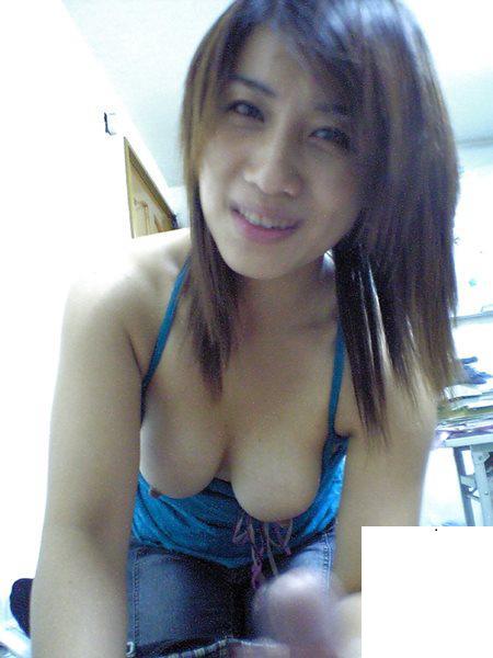 大奶子騷貨口交 (19P)