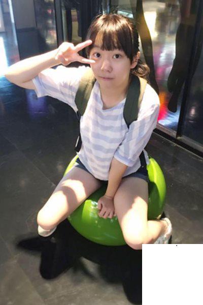 鄰家女孩誤傳給我要給男友的自拍照 (23P)