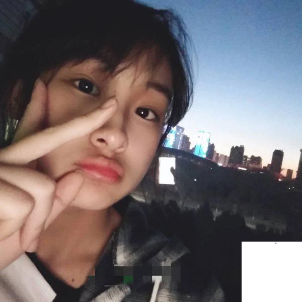 大二妹子自拍流出 翹臀美穴 (11P)