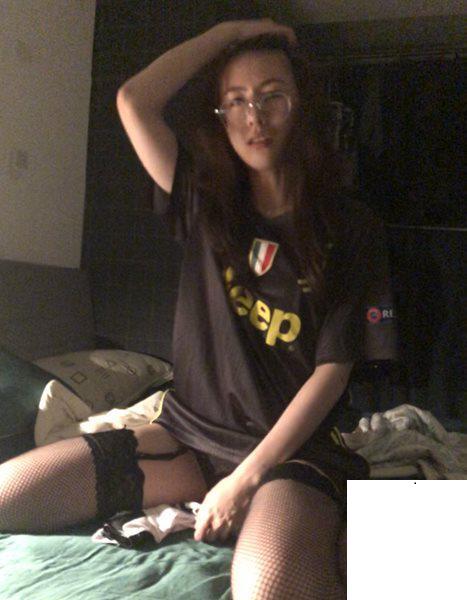 人妻人妻我愛你，穿著黑絲等著你 (22P)