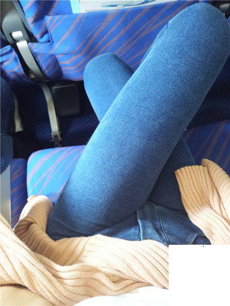 調教得很好的大長腿極品母狗 (31P)