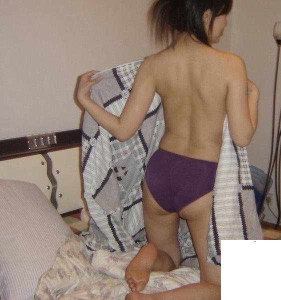 人前文靜床上騷 (11P)