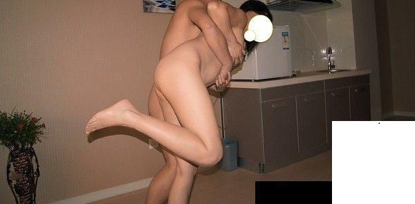 淫蕩小情人高難度性愛姿勢自拍！ (14P)