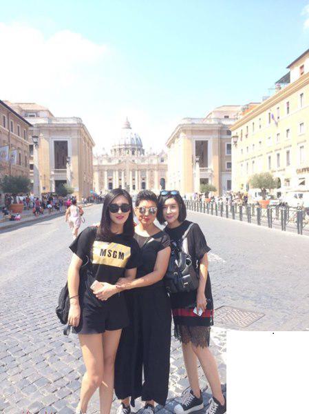 氣質富婆不但有錢，而且還漂亮 (20P)