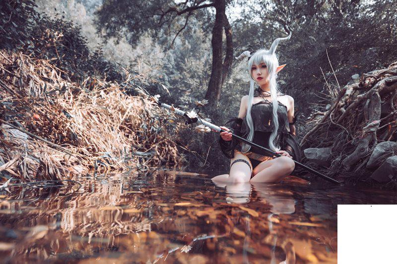 [芋圓侑子]明日方舟Cos閃靈泳裝 (9P)