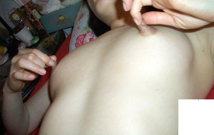 美乳人妻居家掰穴自拍投稿！ (11P)