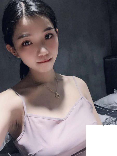 誘人的眼神，白白的奶子 (18P)