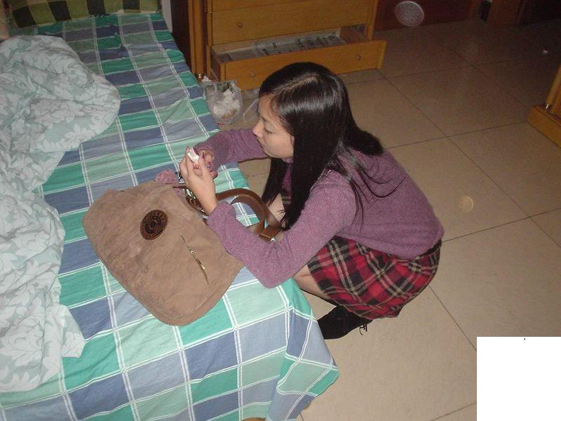 純純的大學生被中出內射 (10P)