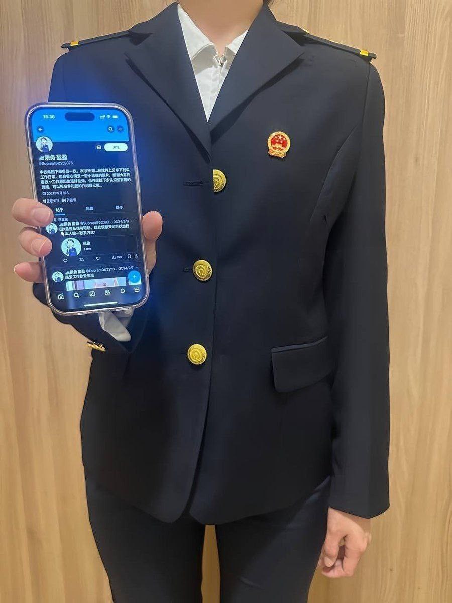 上海乘务员户外露出调教不雅照片流出