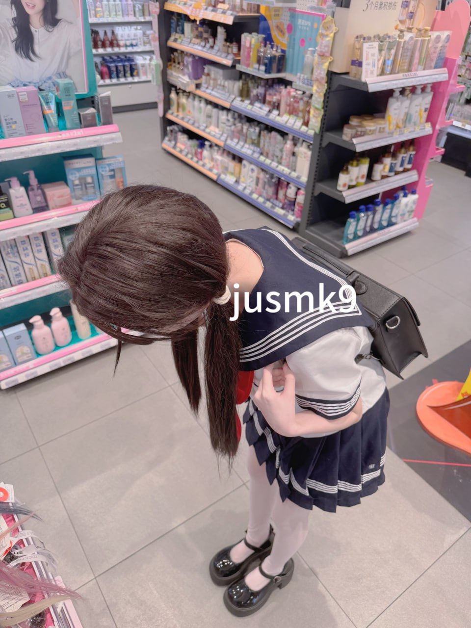 白虎反差萝莉 清纯小学妹白丝小皮鞋水手服被土豪包养坐骑后入爆操少萝妹妹 中出高潮