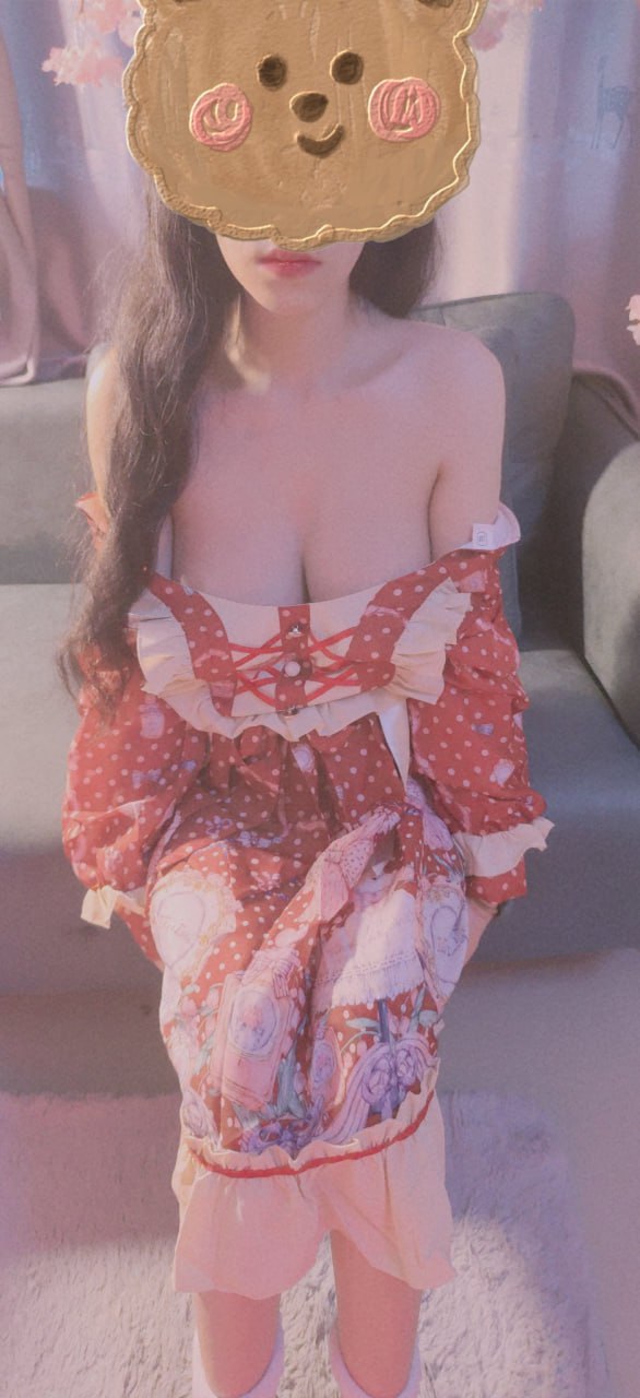 极品反差婊母狗亲身演绎从御姐