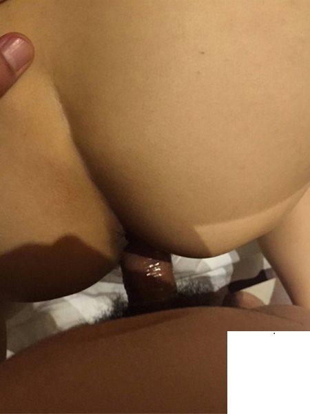 不停的在小少婦的身體里抽插 (15P)