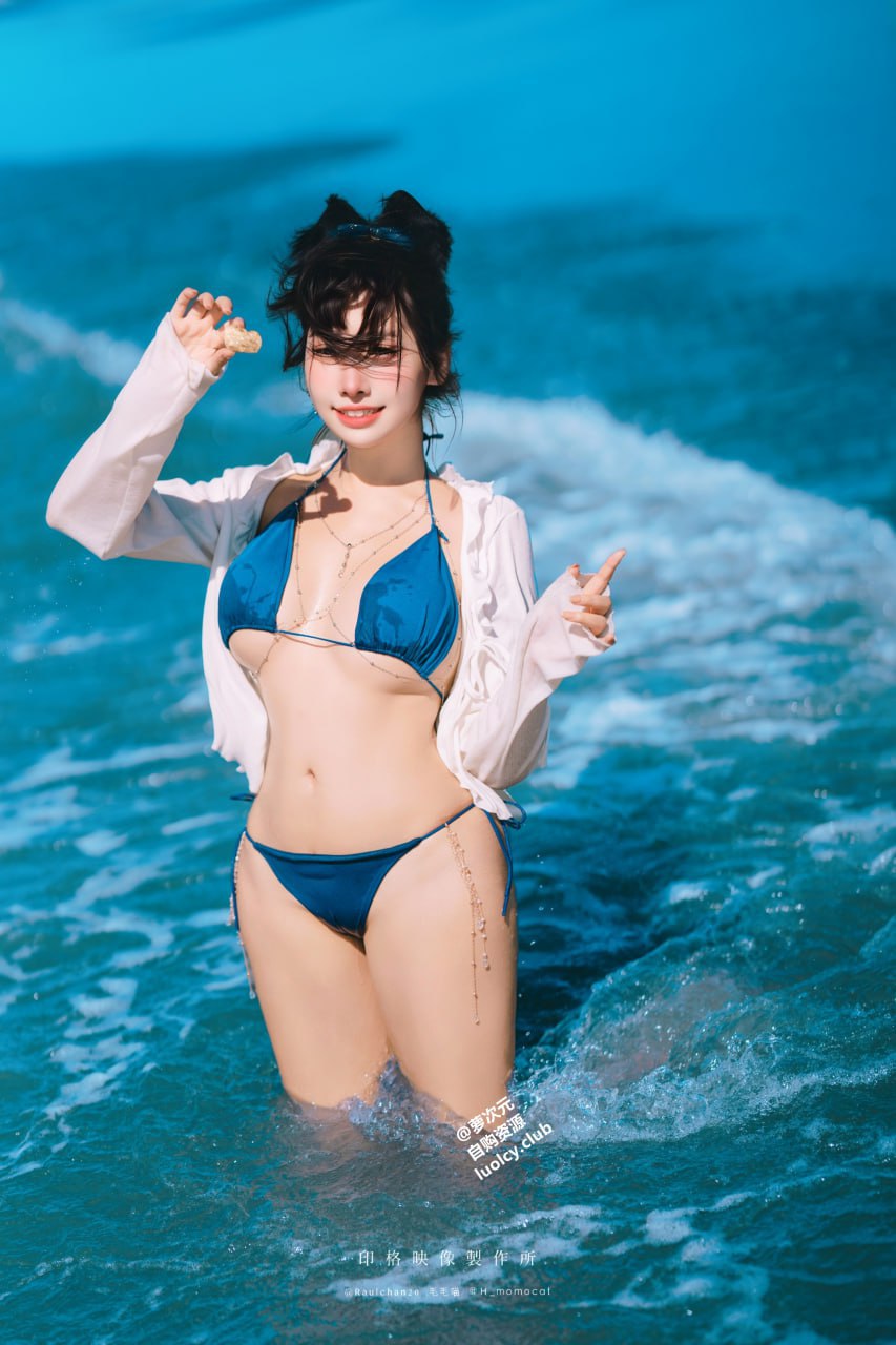 #反差 #福利姬 #福利姬 比基尼海边露出福利诱惑写真合集