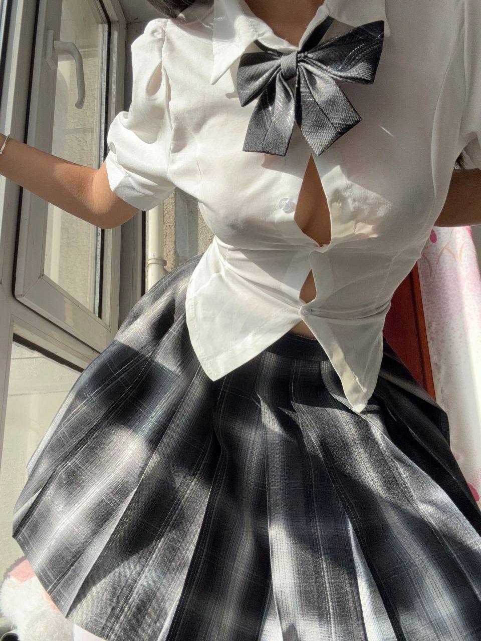 极品高颜值学妹自拍玉足诱惑合集