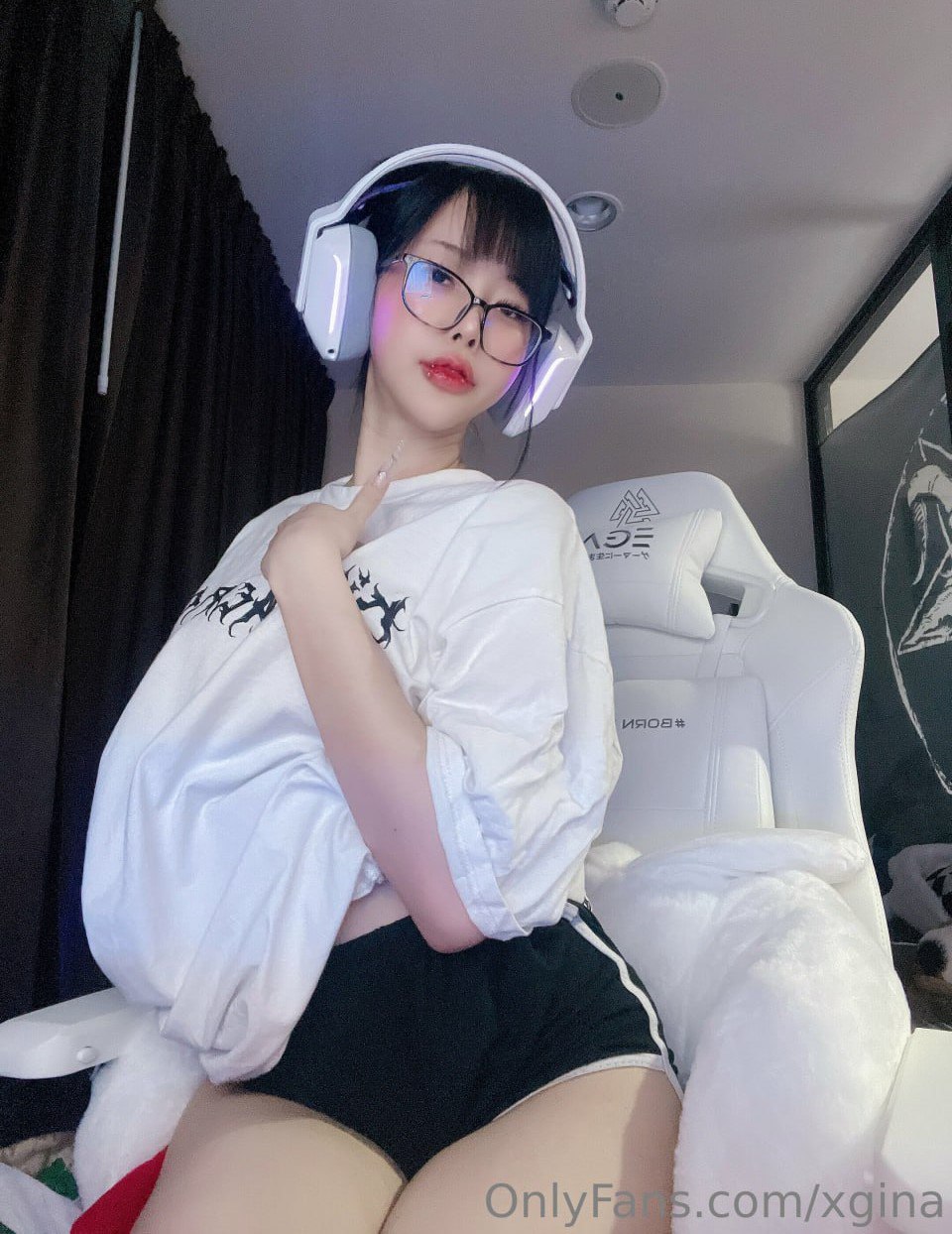 onlyfans高颜值精神小妹自拍自慰福利